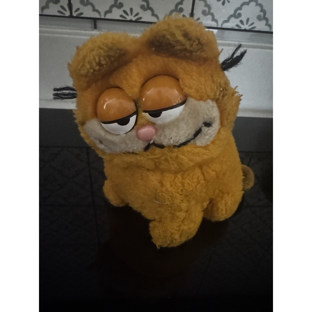 Vintage Dakin Garfield 1981 United Feature Sitting Plush 8" Cat Orange